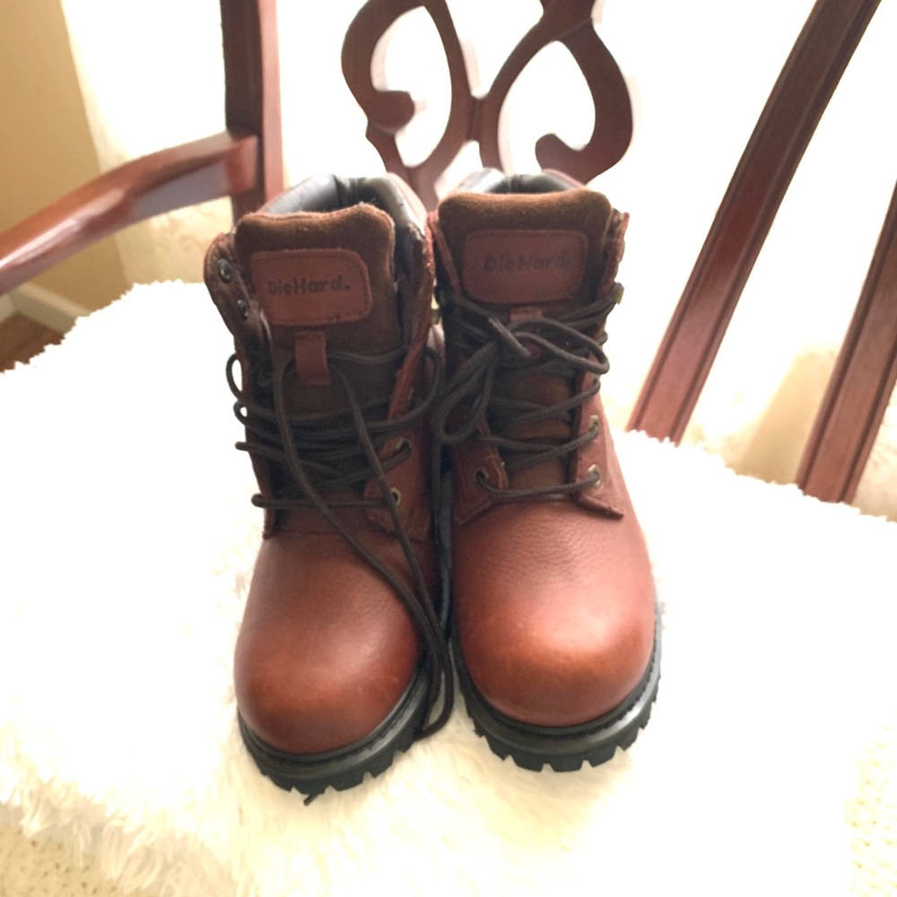 Boots 🥾 - Picture 2 of 9